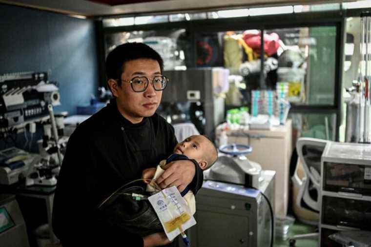 China |  To save his son, he sets up a laboratory at home