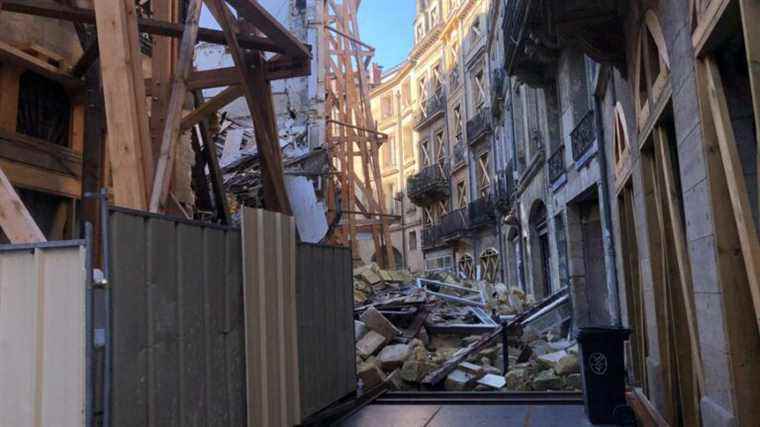 Clearing operations begin in rue de la Rousselle in Bordeaux