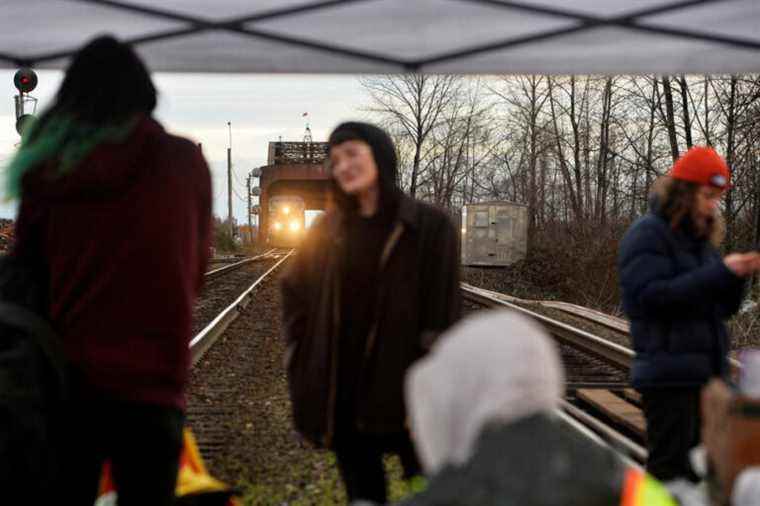 Coastal GasLink Pipeline |  An indigenous community requests the expulsion of staff from the territory