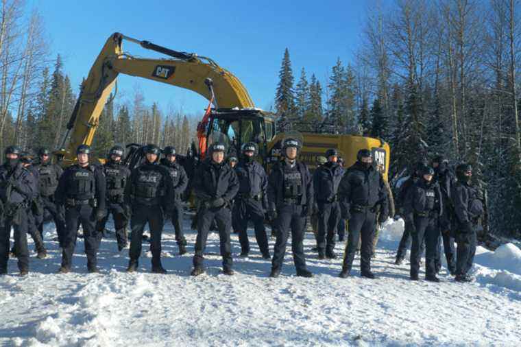 Coastal GasLink Pipeline |  RCMP ends blockade