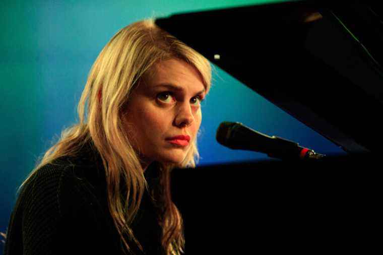 Coeur de Pirate postpones shows