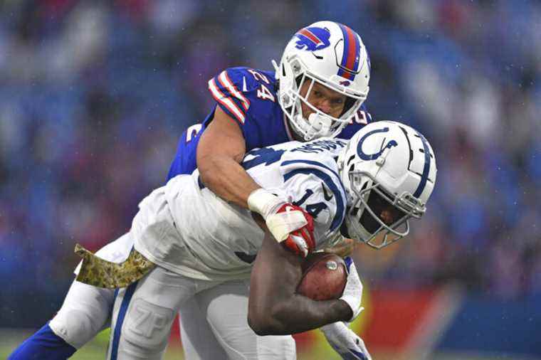 Colts crush Bills 41-15