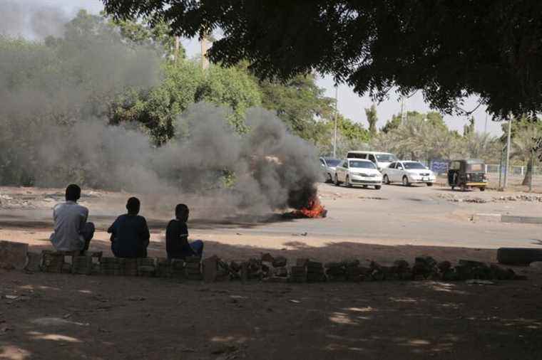 Coup in Sudan |  Tear gas grenades against civil disobedience in Khartoum