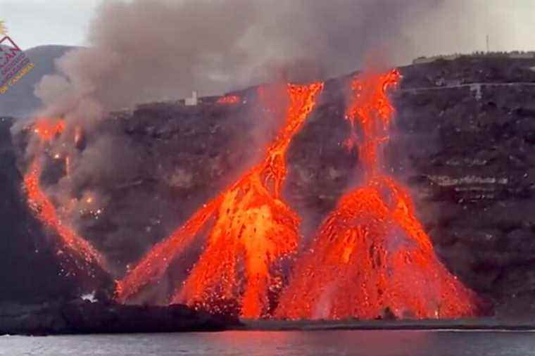 Cumbre Vieja Volcano |  Lava flows reach the sea