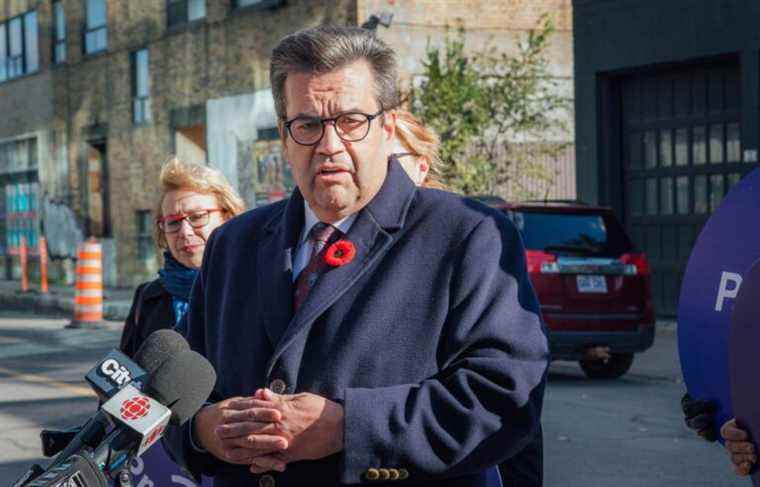 Denis Coderre will reveal his clients to a City lawyer if he is elected