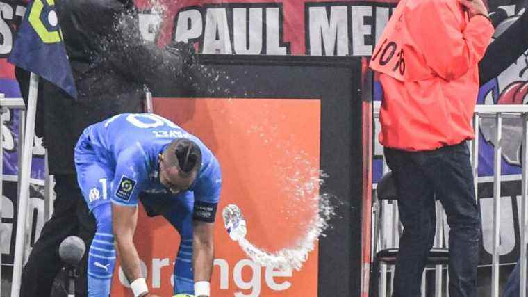 Dimitri Payet receives a bottle thrown from the stands, the match interrupted after 3 minutes