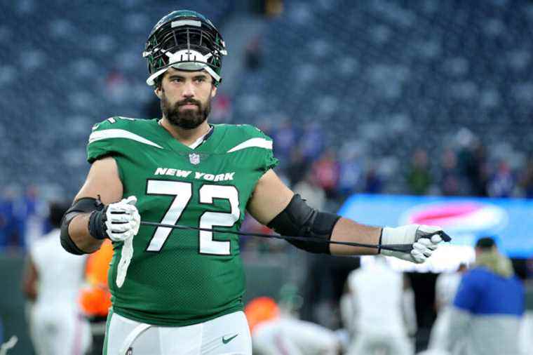 Duvernay-Tardif starting in a defeat of the Jets