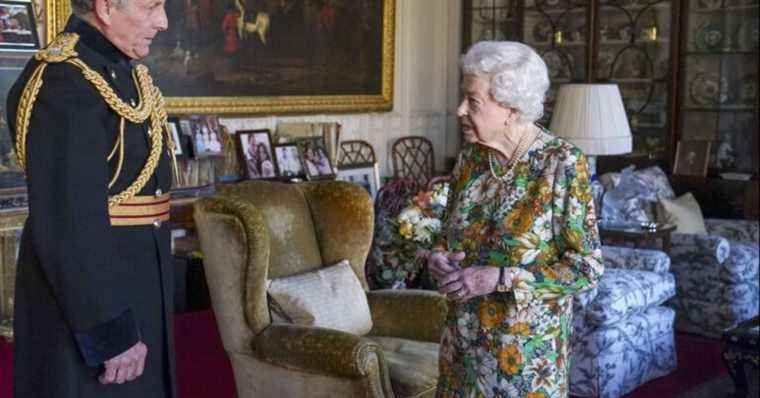 Elizabeth II appears with purple hands: should we be worried?