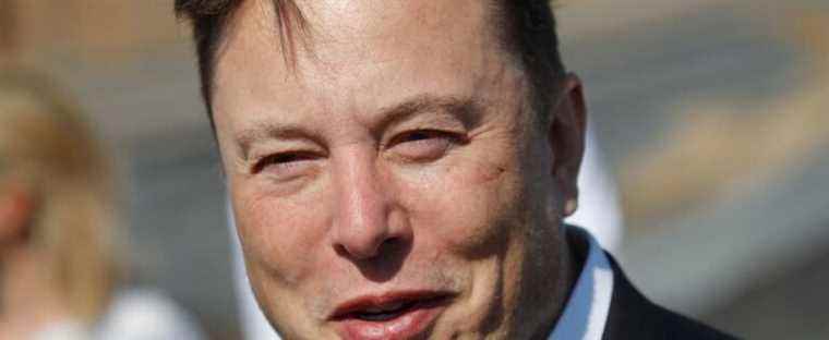 Elon Musk asks on Twitter if he should sell 10% of his shares in Tesla