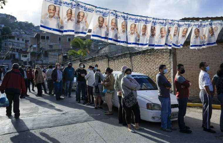 End of presidential vote in precarious calm in Honduras