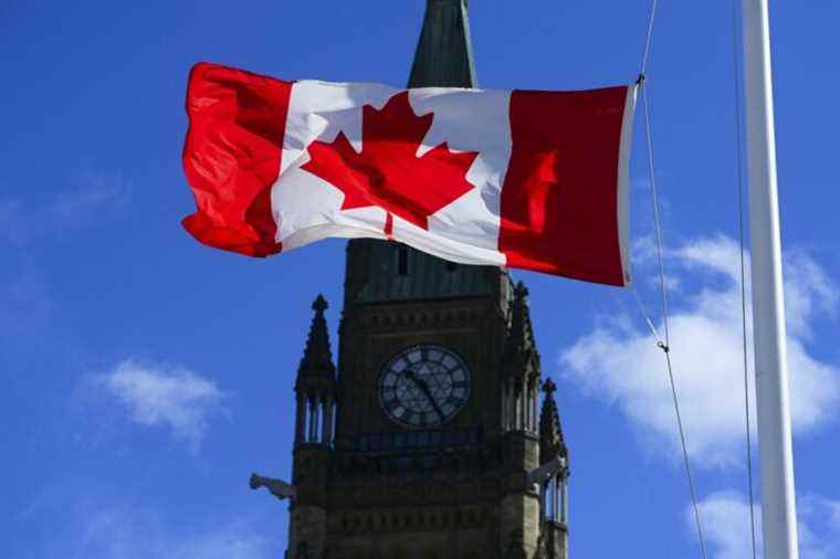 Federal buildings |  At half mast since May, the Canadian flag will be hoisted on Sunday