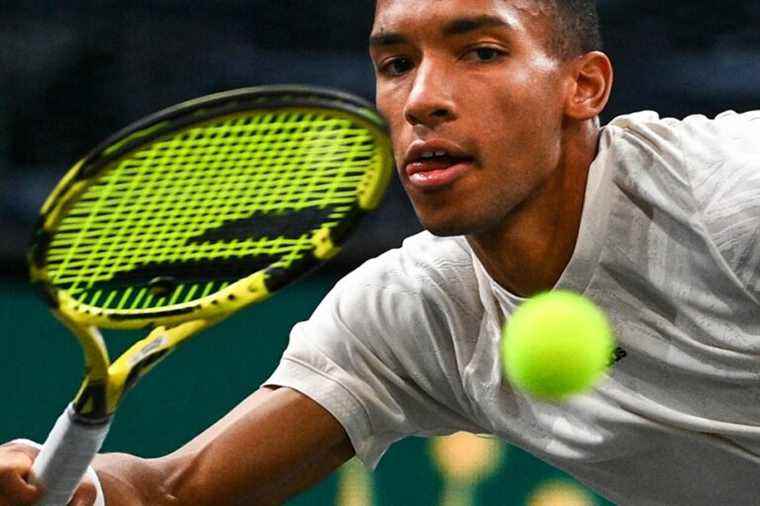 Félix Auger-Aliassime bows at the Paris Masters