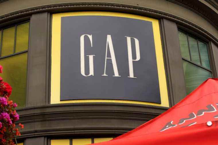 Gap collapses on stock market after earnings warning