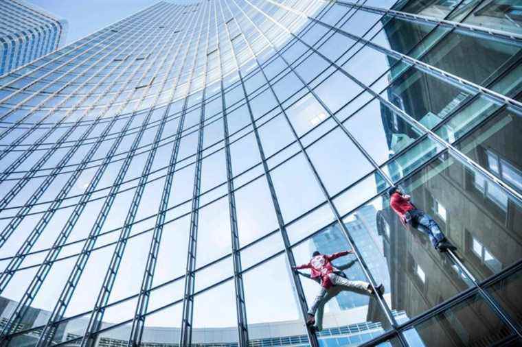 Germany |  Alain Robert and Leo Urban climb a tower in Frankfurt