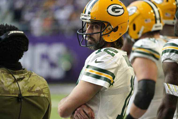 Green Bay Packers |  Aaron Rodgers plays despite broken toe