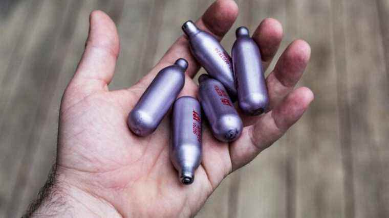 How laughing gas, banned for minors but used as a recreational drug, generates lucrative trafficking