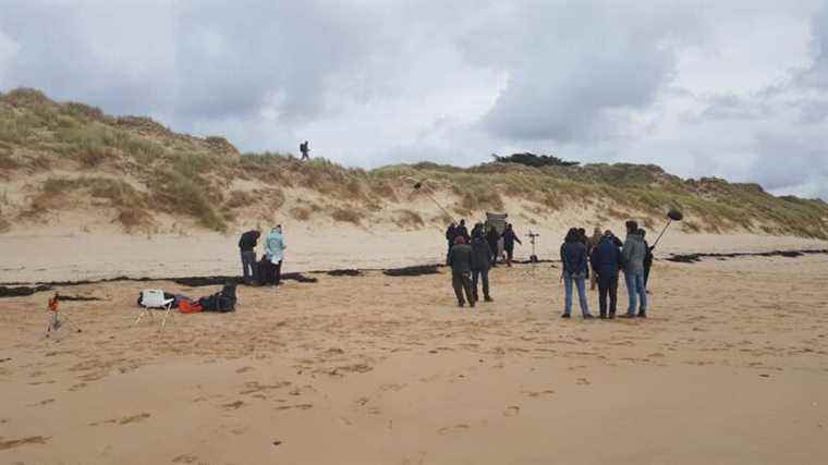 IN IMAGES – Jean Dujardin shooting for a film on the sand of Barneville-Carteret