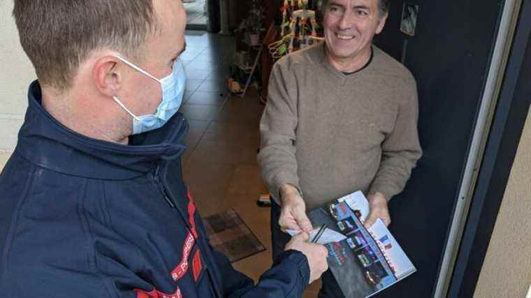 In Mayenne, still the same success for the firefighters calendar