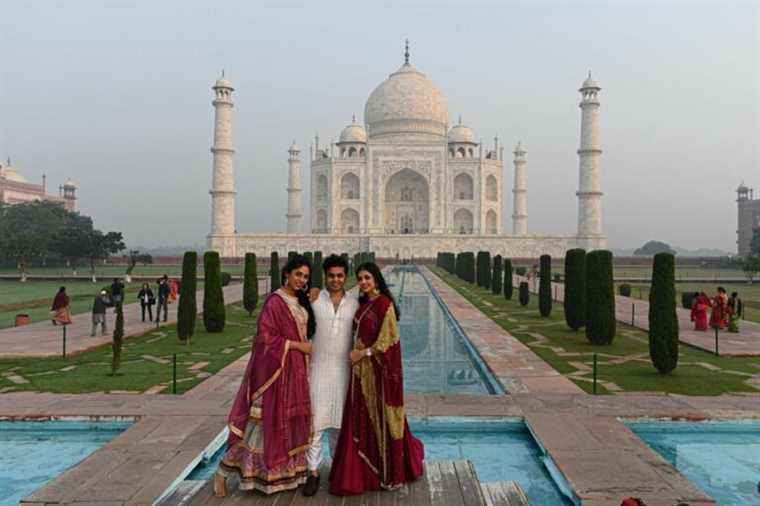 Indians still take advantage of the Taj Mahal on their own