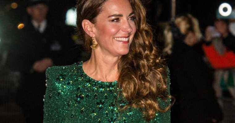 Kate Middleton: cascade of curls and sequined dress on William’s arm, an ultra glamorous look