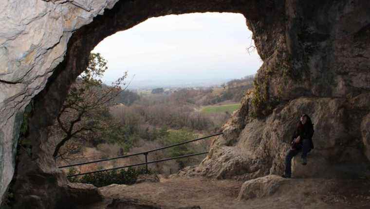 La Baume-Cornillane and its cave