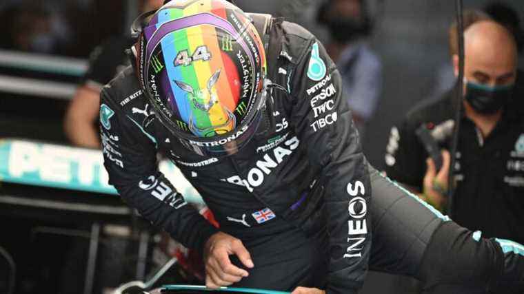 Lewis Hamilton wears helmet in defense of minorities at first Qatar GP