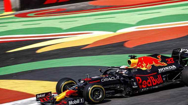 Max Verstappen, imperial ahead of Lewis Hamilton, escapes the world championship