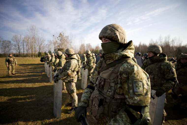 Migrants |  Ukraine sends 8,500 troops to border with Belarus