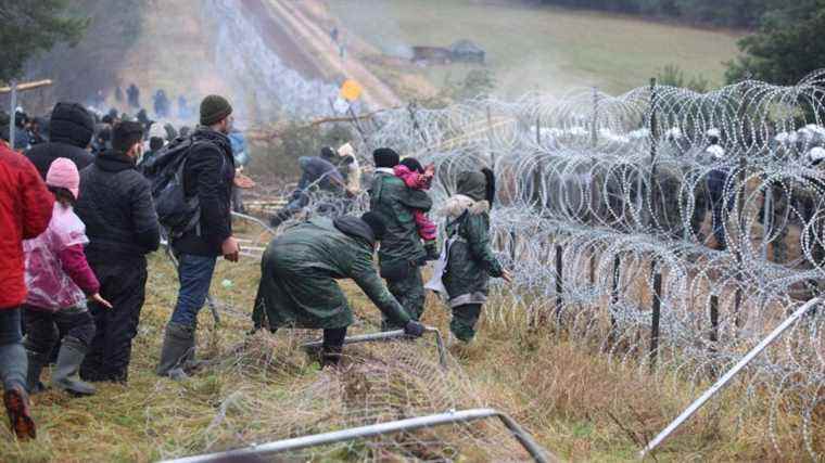 Migrants on the border with Poland: what is Belarus playing?