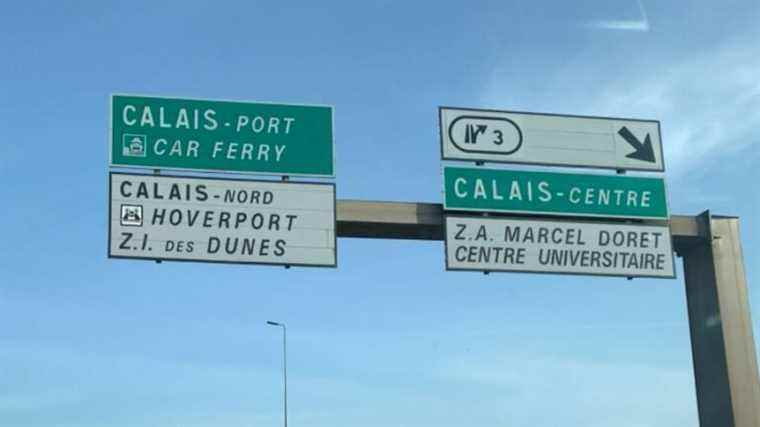 Migrants set up a dam on the Calais port bypass