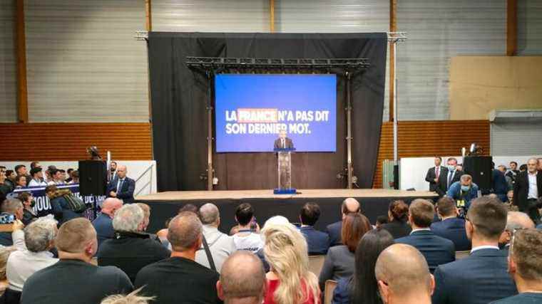 Nearly 2,400 people applaud Éric Zemmour in Charvieu-Chavagneux in Isère