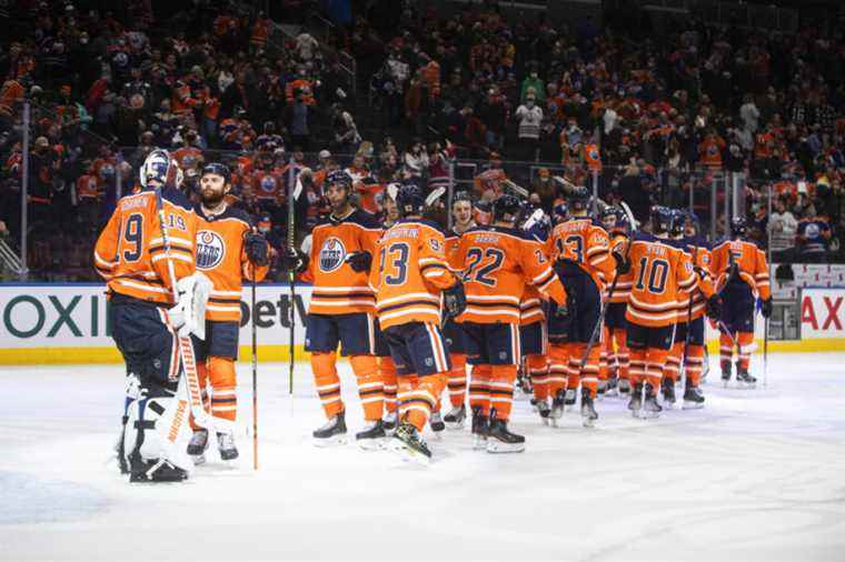 Oilers win 5-2 over the Predators