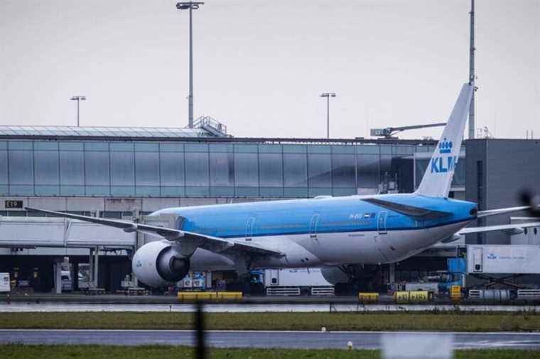 Omicron variant detected in 13 passengers in the Netherlands