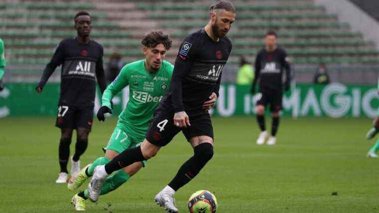 PSG wins against Saint-Etienne (3-1), Neymar injured