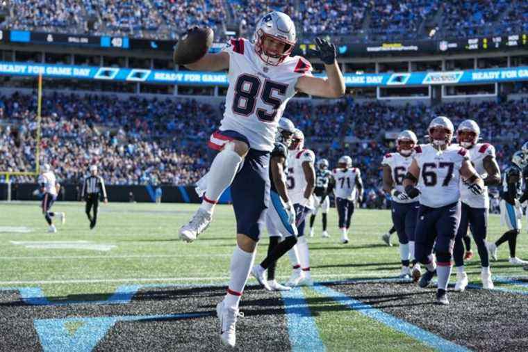 Patriots dominate Panthers