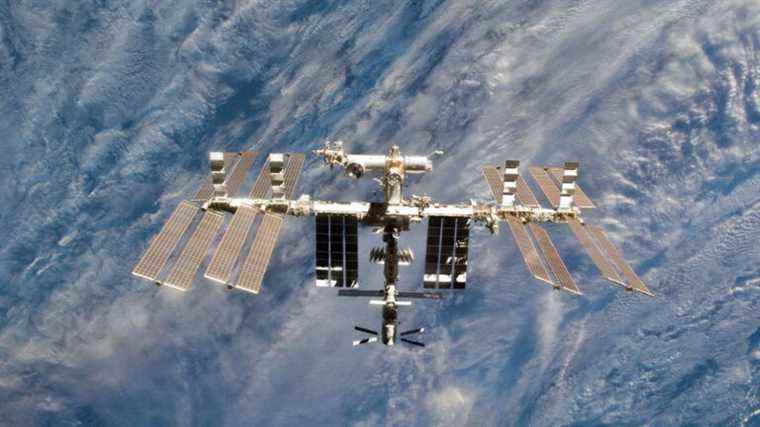 Pentagon investigates space debris, ISS astronauts forced into safety