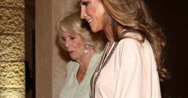 Rania from Jordan so chic in traditional dress: gala dinner at the palace with Camilla and Charles