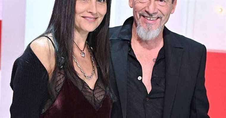 Roll on Sunday: Florent Pagny accompanied by his wife Azucena, their daughter Aël backstage