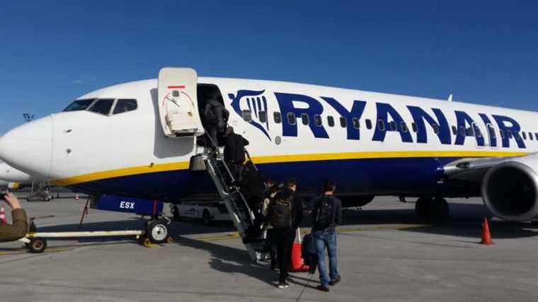 Ryanair airline regains color