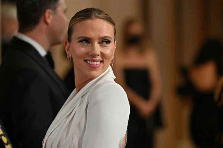 Scarlett Johansson supports the use of ‘dummy guns’ during filming