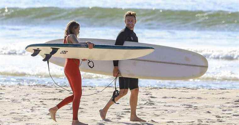 Simon Baker: Already separated from his young companion, spotted in a divisive protest …