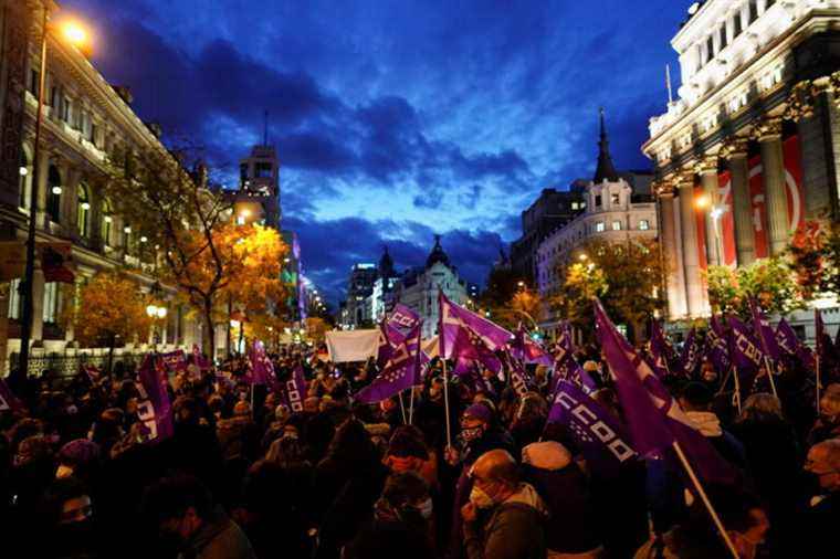 Spain |  Thousands of people demonstrate against gender-based violence