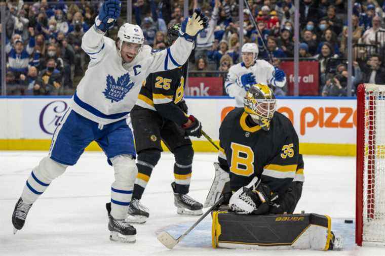 The Bruins beaten 5-2 by the Maple Leafs