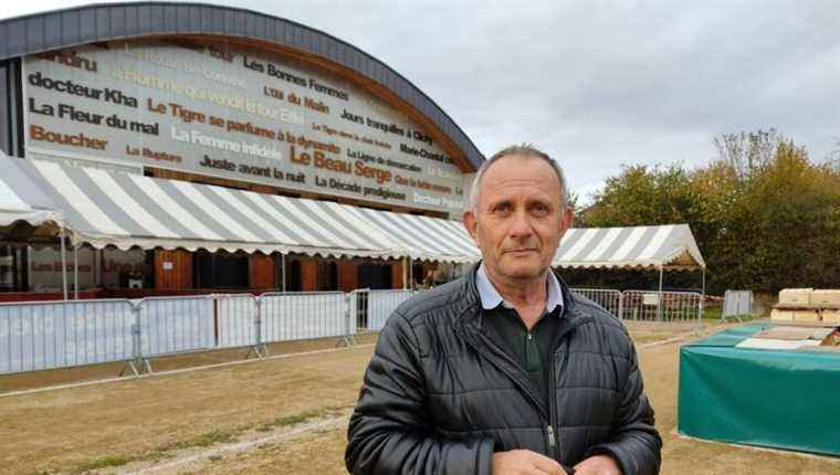 Thierry Gaillard, Mayor of Sardent, hosts the oyster fair