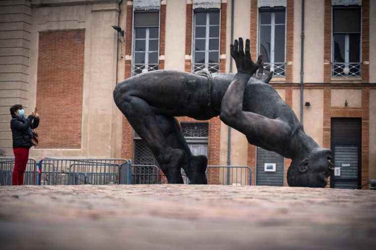 Toulouse |  Controversy around an almost naked giant