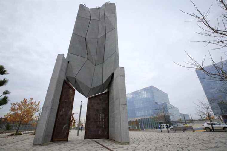 UdeM’s MIL Campus |  A work designed for climbing … forbidden to climbers