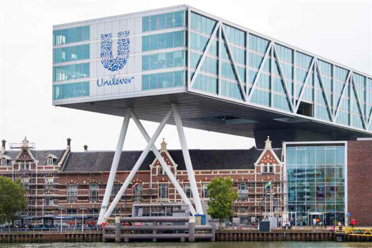 Unilever sells its tea division