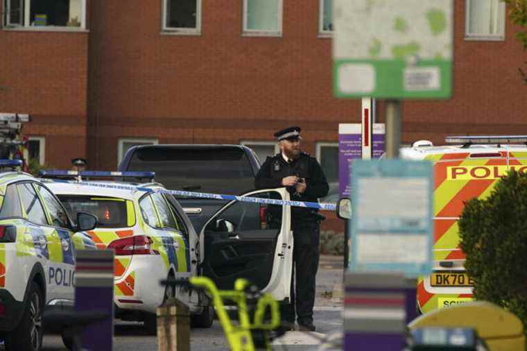 United Kingdom |  Anti-terrorism arrests three men after deadly car explosion