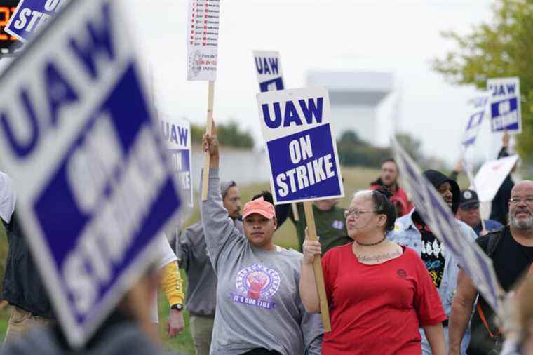 United States |  John Deere tractor manufacturer strike ends