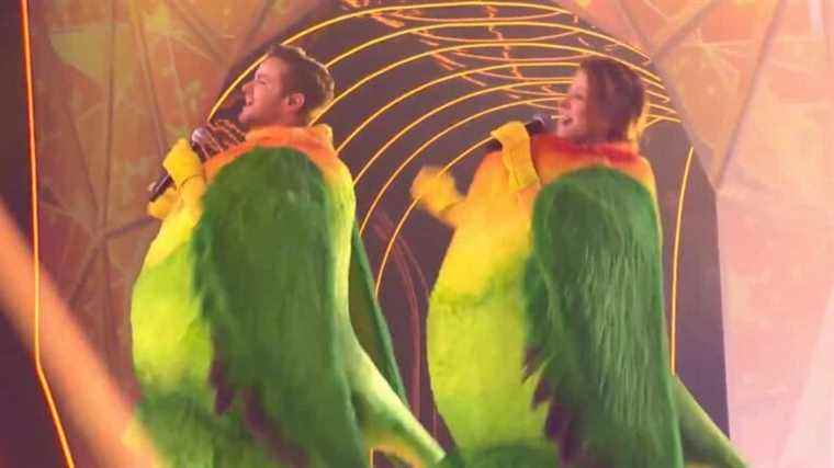 Wilfred and Marie-Élaine cover “And it’s not over” in a huge bird costume and it’s fabulous